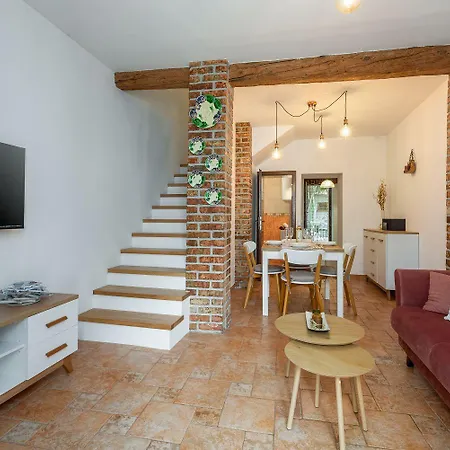 Strandnahes Inmitten Der Altstadt Mit Mediterranem Garten - Nur 150 Meter Zum * Porec