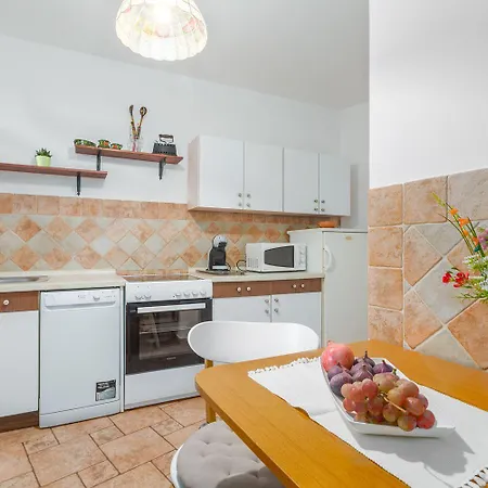 Apartment Strandnahes Inmitten Der Altstadt Mit Mediterranem Garten - Nur 150 Meter Zum *