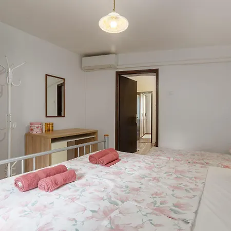 Apartamento Strandnahes Inmitten Der Altstadt Mit Mediterranem Garten - Nur 150 Meter Zum *