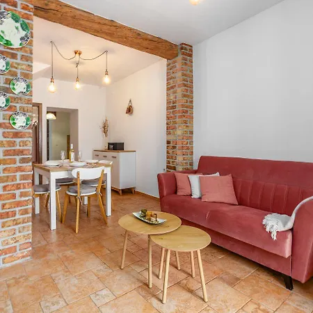 Strandnahes Inmitten Der Altstadt Mit Mediterranem Garten - Nur 150 Meter Zum * Poreč